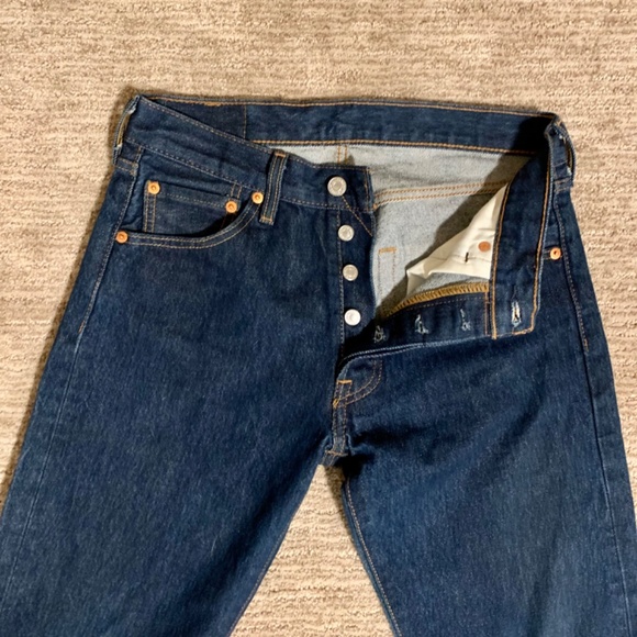 Men’s Levis - Picture 2 of 5